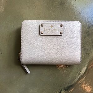 Kate Spade cream wallet ♠️
